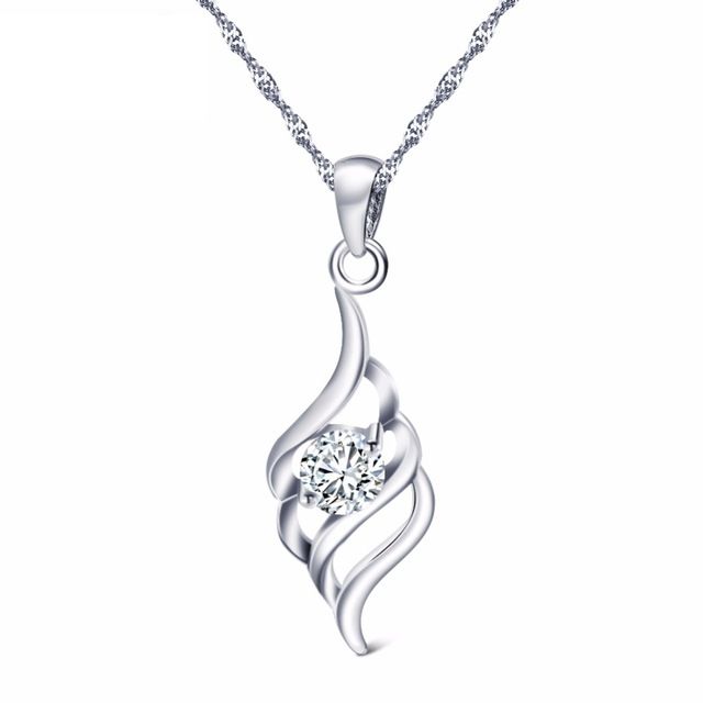 MADISON - dámsky náhrdelník - prívesok osadený bielym rakúskym krištáľom