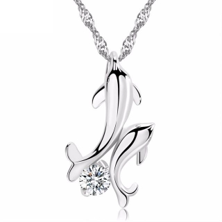 LUNIA - dámsky náhrdelník s príveskom dvoch delfínov zaľúbencov, krištáľ: číry