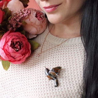Le'BIRDS - dámska ručne maľovaná brošňa v dizajne kolibríka, luxusný šperk